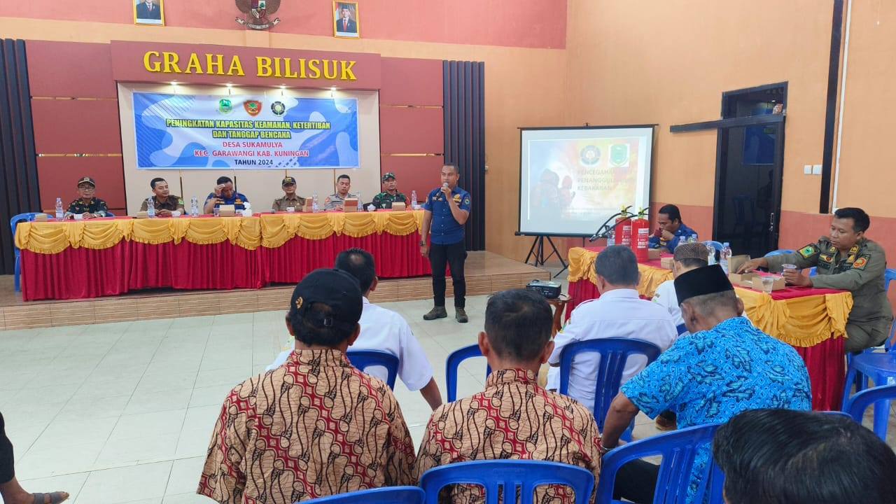 kegiatan sosialisasi dan simulasi panggulangan bencana kebakaran di Desa Sukamulya, Kecamatan Garawangi, Senin (23/12/2024).