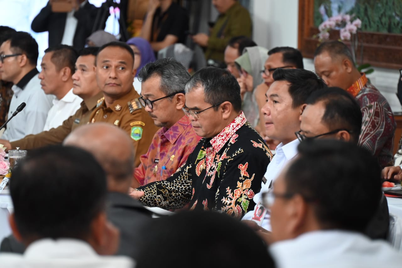Pj. Bupati Kuningan, Dr. Agus Toyib S.Sos, M.Si hadiri Rakor Bidang Pangan, di Gedung Negara Pakuan Bandung, Selasa (24/12/2024).