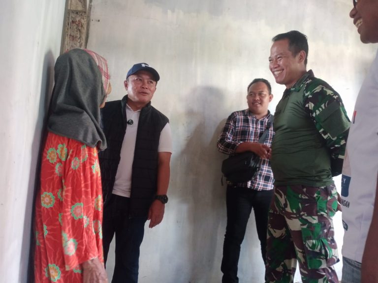 Sehari Paska Bencana Longsor Di Cimara Bupati Kuningan Terpilih Langsung Berikan Perhatian Pada Korban