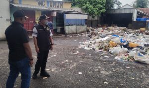Bertumpuknya Sampah Hingga Overload Di TPS Pasar Baru Undang Kekesalan Bupati Kuningan