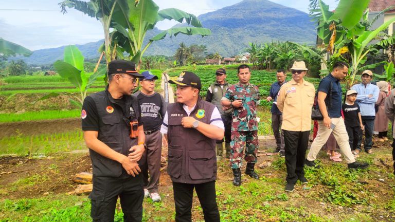 Bupati Kuningan Pimpin Langsung Pencarian Hari Kedua Anak Yang Terbawa Arus Sungai Cikadongdong Desa Sadamantra