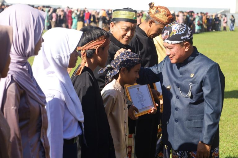 Di Momen Hardiknas Bupati Kuningan Mengingatkan Pentingnya Pendidikan Bagi Anak