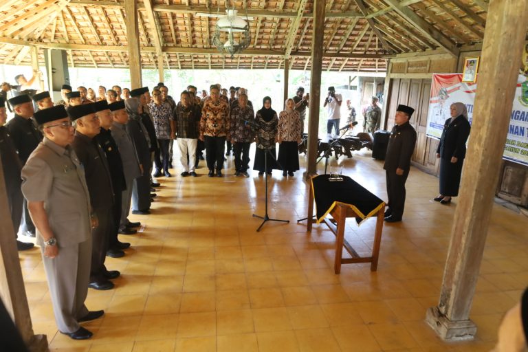 Mutasi Pejabat Kuningan Pertama Di Era Kepemimpinan Dian – Tuti Digelar Di Joglo Objek Wisata Desa Cibuntu