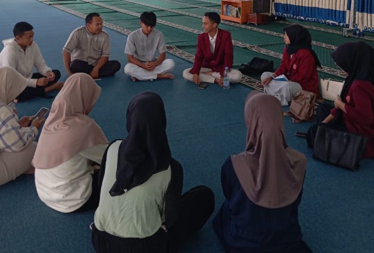 Membangun Generasi Cerdas Berkarakter Dan Religius Jadi Bidikan PKM Mahasiswa UM Kuningan Di Cipari