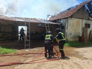 10 Ton Beras Hangus Akibat Kebakaran Pabrik Penggilingan Padi Di Desa Sindangagung