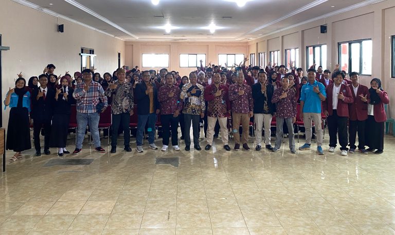 Pengurus BEM, HIMA, dan UKM Unversitas Muhammadiyah Kuningan Dilantik