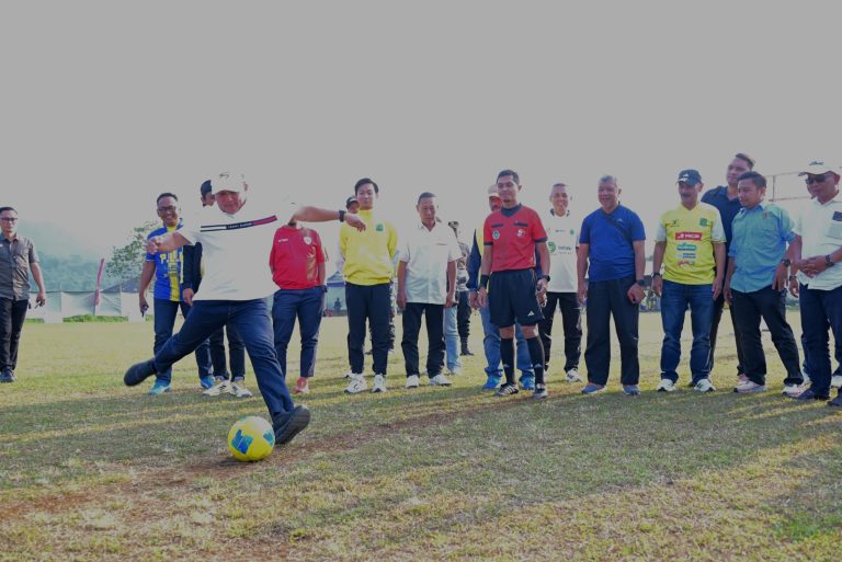Tim Sepak Bola Tiap Kecamatan Se-Kabupaten Kuningan Mulai Adu Tanding Dalam Event Bupati Cup Tahun 2025