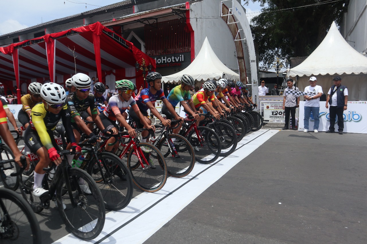 Kelas Criterium Men Elite Menjadi Penutup Rangkaian Lomba Balap Sepeda Di Event Tour de Linggarjati Ke 8 Tahun 2025