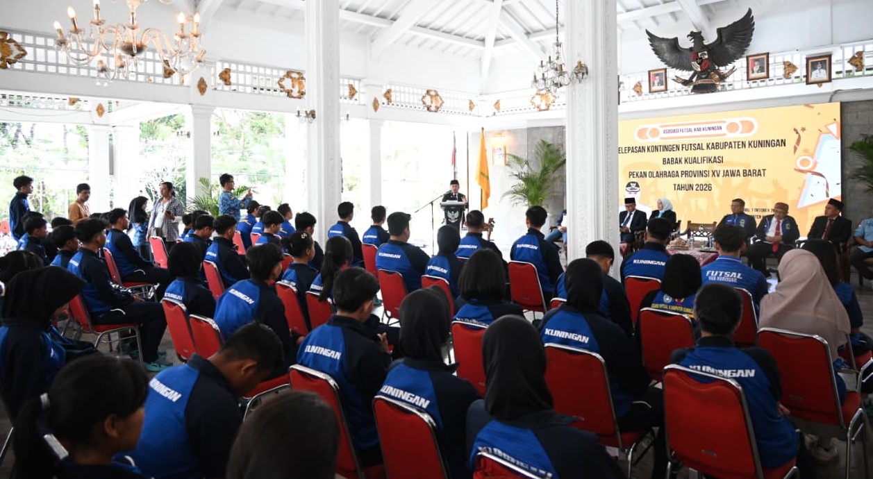 Atlet Futsal Kabupaten Kuningan Yang Akan Berlaga Dalam Event BK Porprov Jabar Ke XV Tahun 2025 Dilepas Bupati