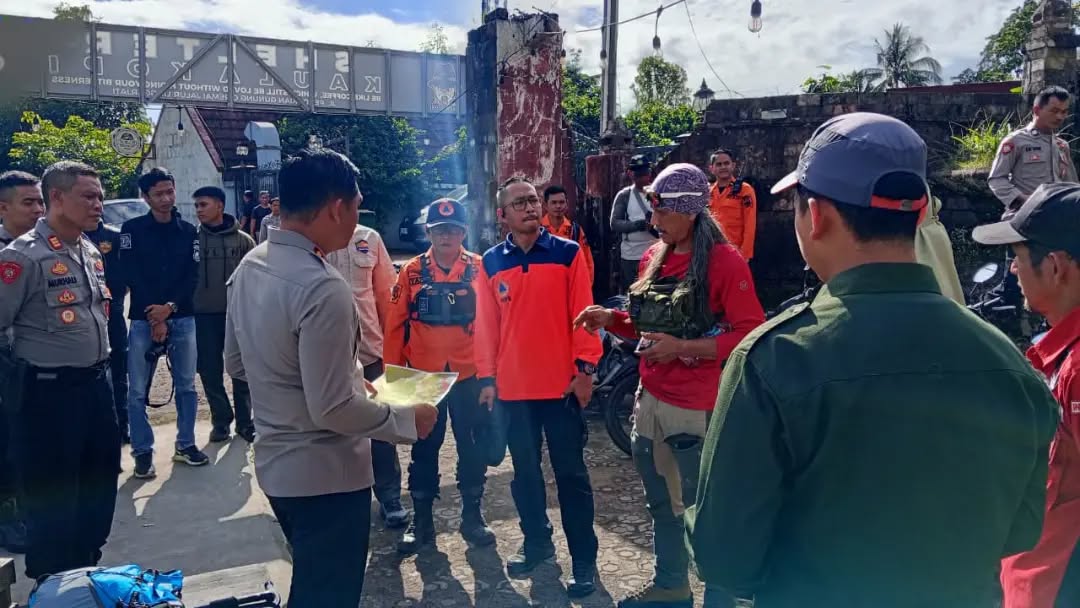 Tim Gabungan Lakukan Evakuasi Mayat Tak Dikenal Di Puncak Gunung Ciremai1