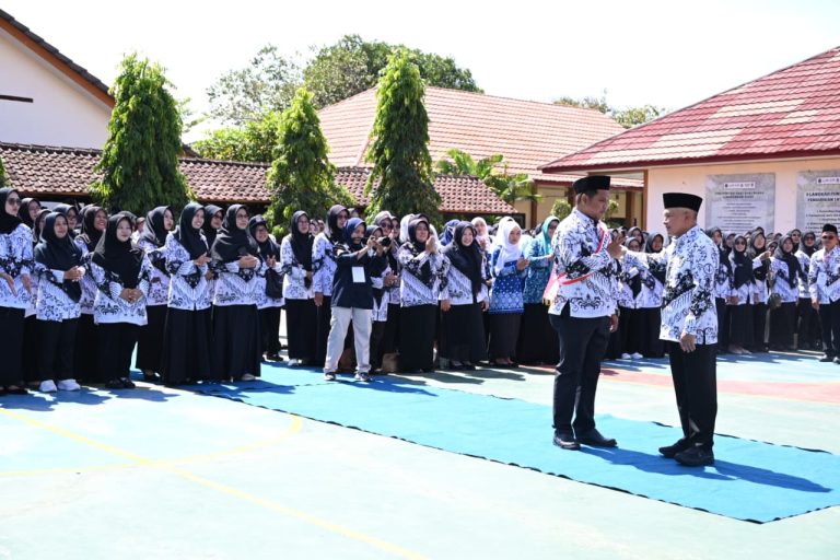 Hari Guru Nasional Momentum Refleksi Fundamental Bagi Dunia Pendidikan
