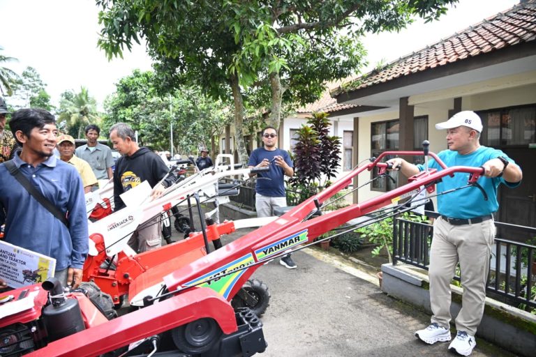 Lima Kelompok Tani Di Kabupaten Kuningan Terima Bantuan Alsintan