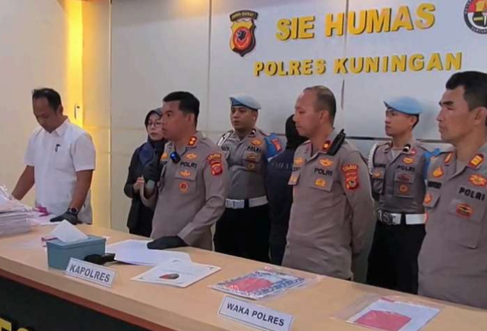 Screenshot 2025-11-10 at 16-00-46 Facebook - Kades Mancagar Ditangkap Polisi.pdf