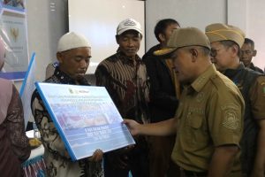 Dorong Kemandirian Warga Melalui Bantuan Perikanan, Peternakan dan Sertifikasi Lahan