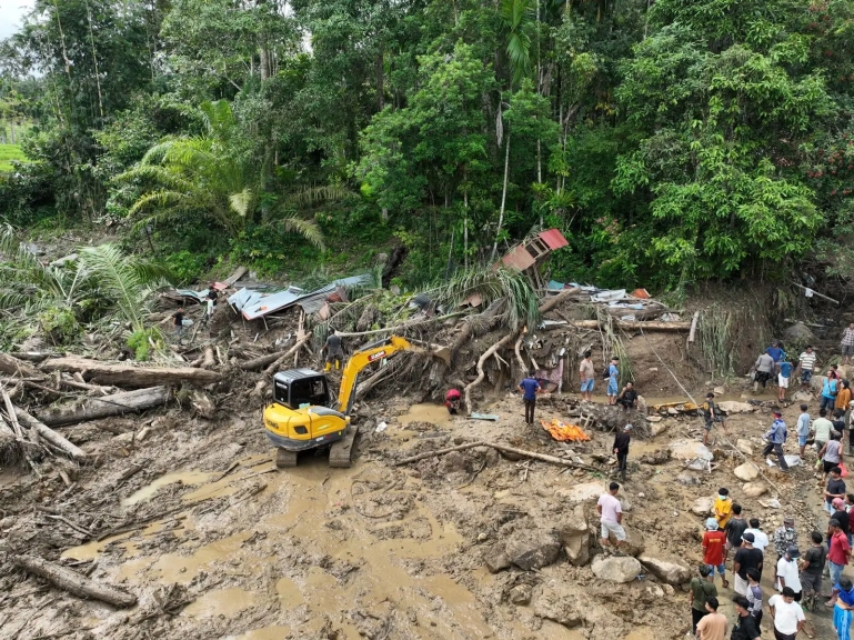 Pemprov Jabar Bergerak Cepat Salurkan Bantuan Senilai Rp 7 Miliar Untuk Korban Bencana Alam Sumatera