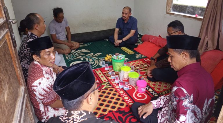 Pihak Disdikbud Kuningan Sampaikan Bela Sungkawa Ke Rumah Duka Gio Korban Hanyut Di Sungai Cisanggarung