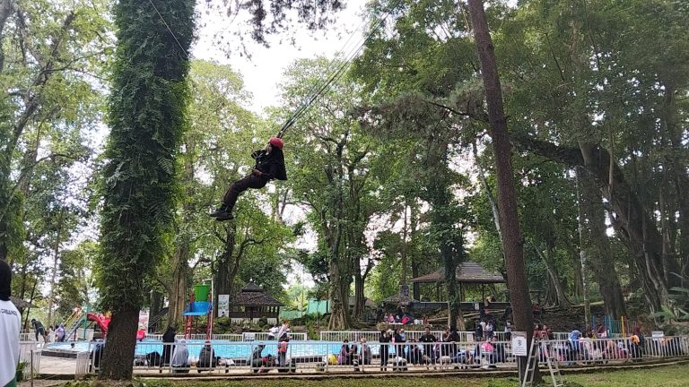Suguhkan Keindahan Alam Dengan Sajian Lengkapnya Fasilitas Menjadikan Woodland Obyek Wisata Di Kuningan Paling Diburu Pengunjung
