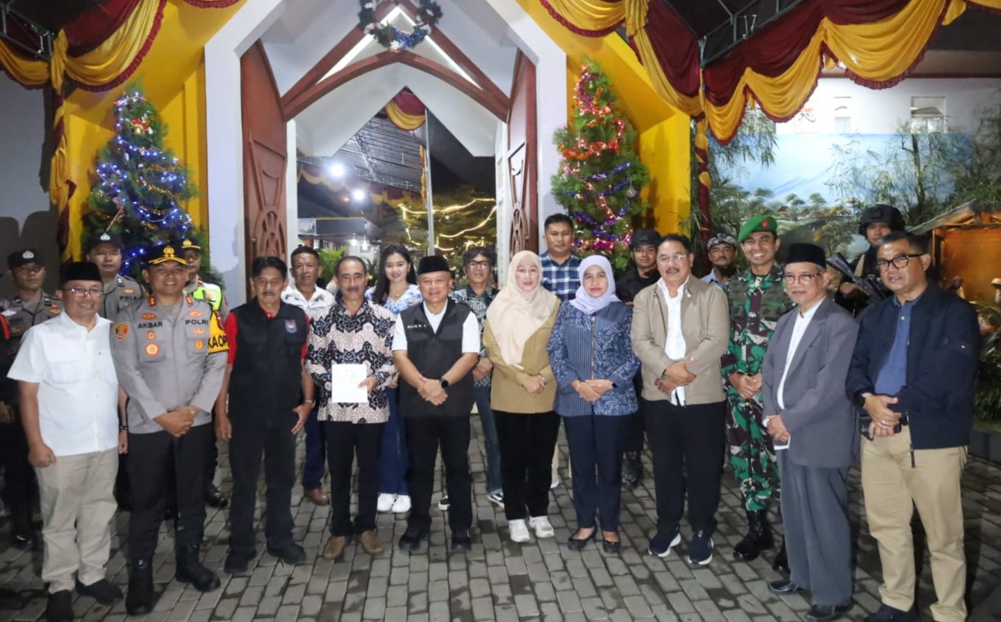 Umat Kristiani Di Kabupaten Kuningan Merasa Diperhatikan Dengan Kehadiran Monitoring Pemerintah Ke Sejumlah Gereja Pada Malam Natal