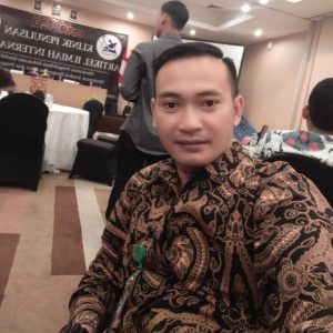 PERGURUAN TINGGI SWASTA DALAM DILEMA IDEALISME DAN PRAGMATISME