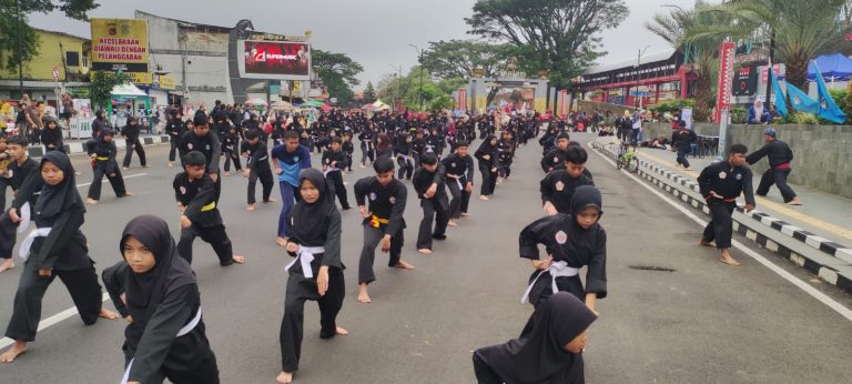 Ratusan Pesilat Bima Suci Getarkan Jantung Kota Kuningan Di Latgab Rangkaian Milad Ke 53