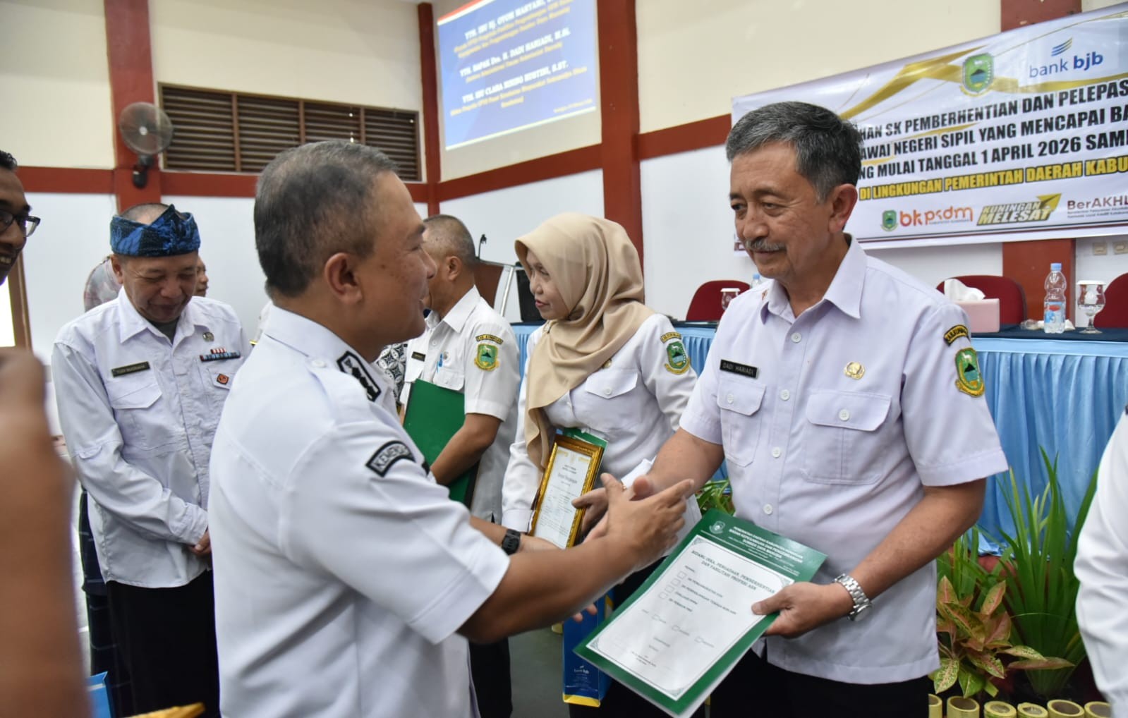 186 PNS Kabupaten Kuningan Terima SK Pensiun BUP TMT 1 April Hingga 1 Juni 2026