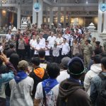 Berhadapan Langsung Dengan Aktivis Pecinta Lingkungan Dalam Aksi Damai