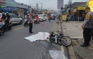 Terlindas Truck Tronton Di Jalan Raya Cilimus Pengendara Motor Meninggal Ditempat
