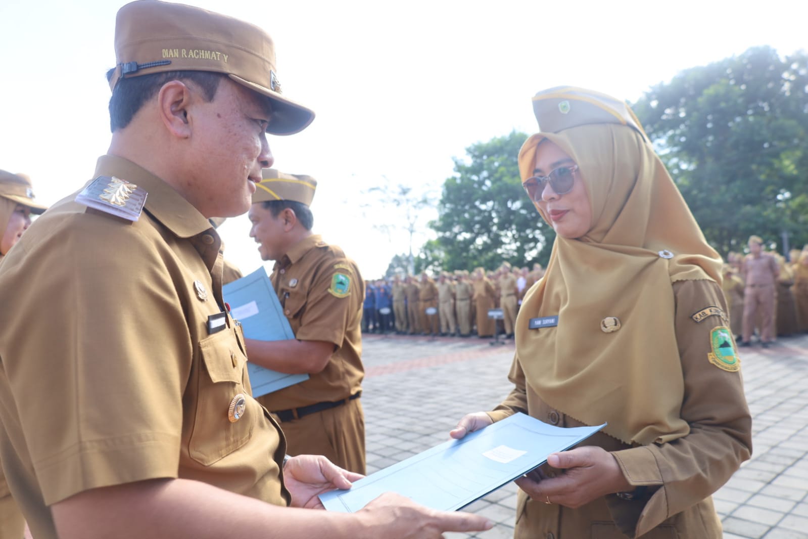 20 Kepala Sekolah Di Lingkungan Disdikbud Kuningan Terima SK Penugasan dan Alih Tugas