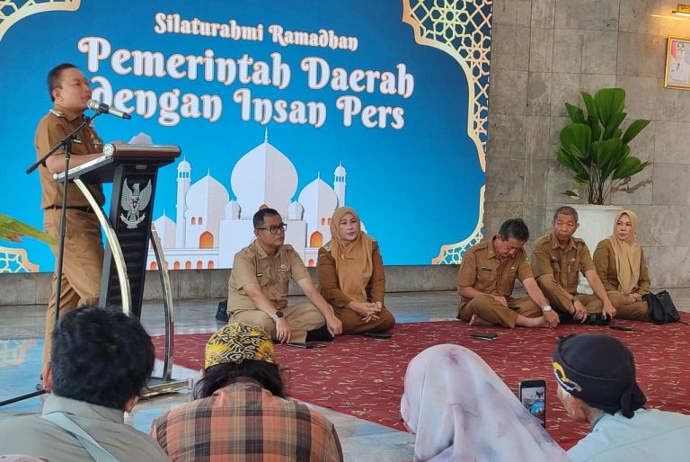 Bahas Kronika Meniti Kesuksesan Diri, Bupati Dian Luruskan Stigma Negatif Pejabat Birokrasi Tentang Wartawan