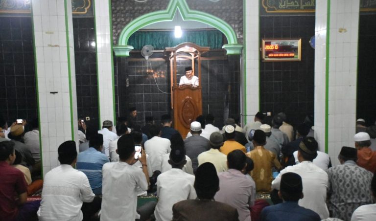Ikrar Perbaikan Jalan Diungkapkan Bupati Kuningan Pada Tarling Hari Pertama di Masjid Jami Babul Hikmah Desa Citenjo