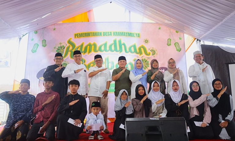 Kepala Keluarga, Anak Yatim dan Berbagai Elemen Masyarakat Terima Kadeudeuh Dari Pemerintah Desa Kramatmulya