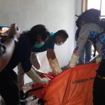 Tak Kuat Dengan Bau Menyengat Warga Luragunglandeuh Minta Bantuan Damkar Evakuasi Jenazah