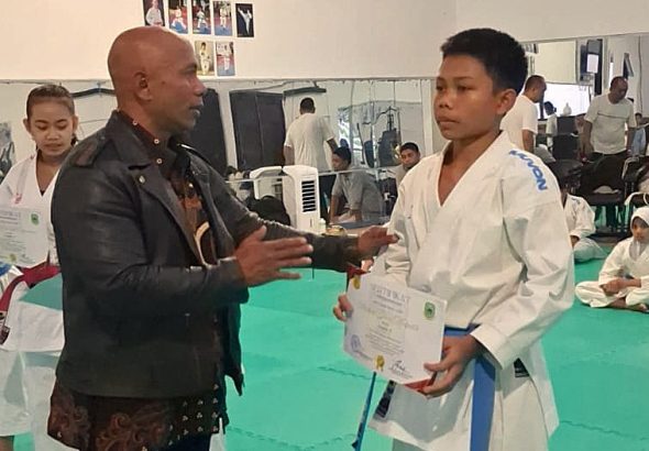 12 Karateka FORKI Kuningan Berpretasi Dapatkan Apresiasi dan Bantuan Dari Disporar