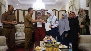 Dua Pelajar Peraih Medali Olimpiade Matematika Tingkat Iinternasional Dapatkan Apresiasi Dari Pemda Kuningan