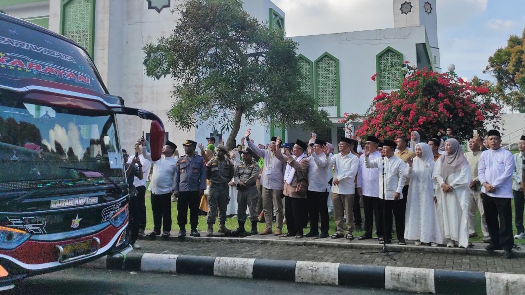 Sebanyak 445 Calhaj Kloter 8 Kabupaten Kuningan Diberangkatkan Dari KIC