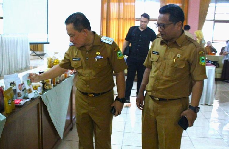 300 Pelaku UMKM Sektor Pangan Kabupaten Kuningan Raih Ilmu Kualitas Produk Sekaligus Sertifikat Produksi Pangan Industri Rumah Tangga