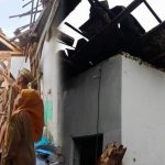 Atap Ambruk Hingga Rumah Tak Bisa Dihuni, Bujangan Sebatang Kara Ini Berharap Bisa Kembali Memiliki Tempat Tinggal Laik