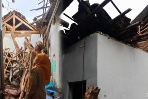 Atap Ambruk Hingga Rumah Tak Bisa Dihuni, Bujangan Sebatang Kara Ini Berharap Bisa Kembali Memiliki Tempat Tinggal Laik