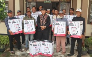 Pemkab Kuningan Salurkan 50 Hand Sprayer Untuk Amankan Produksi Pangan Dari Serangan Hama