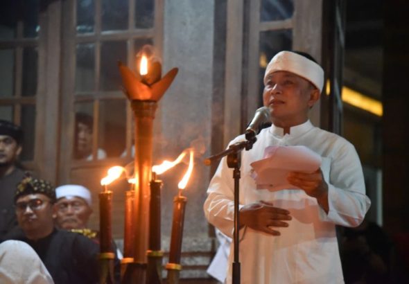 Dalam Ritual Damar Sewu Bupati Kuningan Buka Rangkaian Perhelatan Upacara Adat Seren Taun 1959 Saka