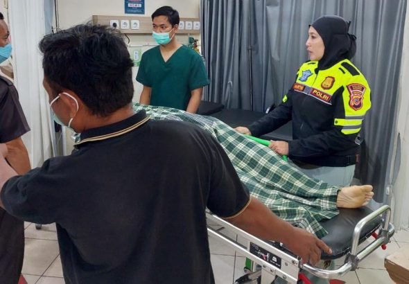 Pengendara Motor Meninggal Dunia di Tempat Setelah Tabrakan Adu Banteng di Jalan Desa Kalimanggis