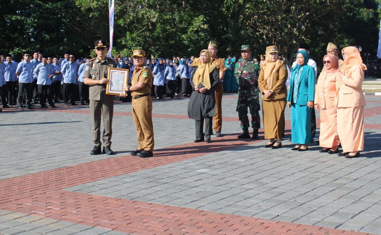 Satpol PP Kuningan Raih Penghargaan Terbaik dari Gubernur Jabar atas Pemberantasan Rokok Ilegal