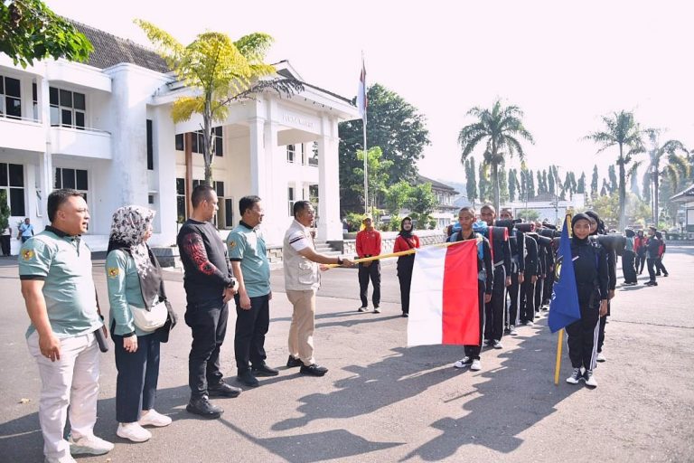 37 Calon Paskibraka Kabupaten Kuningan 2026 Dilepas Sekda