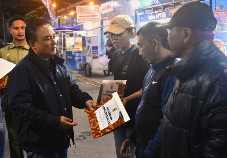 Bentuk Empati Pemerintah 249 PKL di Kuningan Terima Bantuan Rp600 Ribu