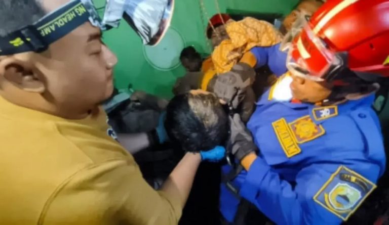 Warga Luragunglandeuh Diduga Nekat Mengakhiri Hidup Dengan Mesuk Ke Sumur Sedalam 25 Meter