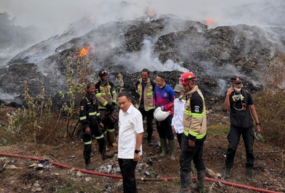 Kebakaran Hebat Landa TPSA Ciniru Kuningan, Bupati Dian Kerahkan Pasukan Gabungan dan Minta Bantuan Provinsi