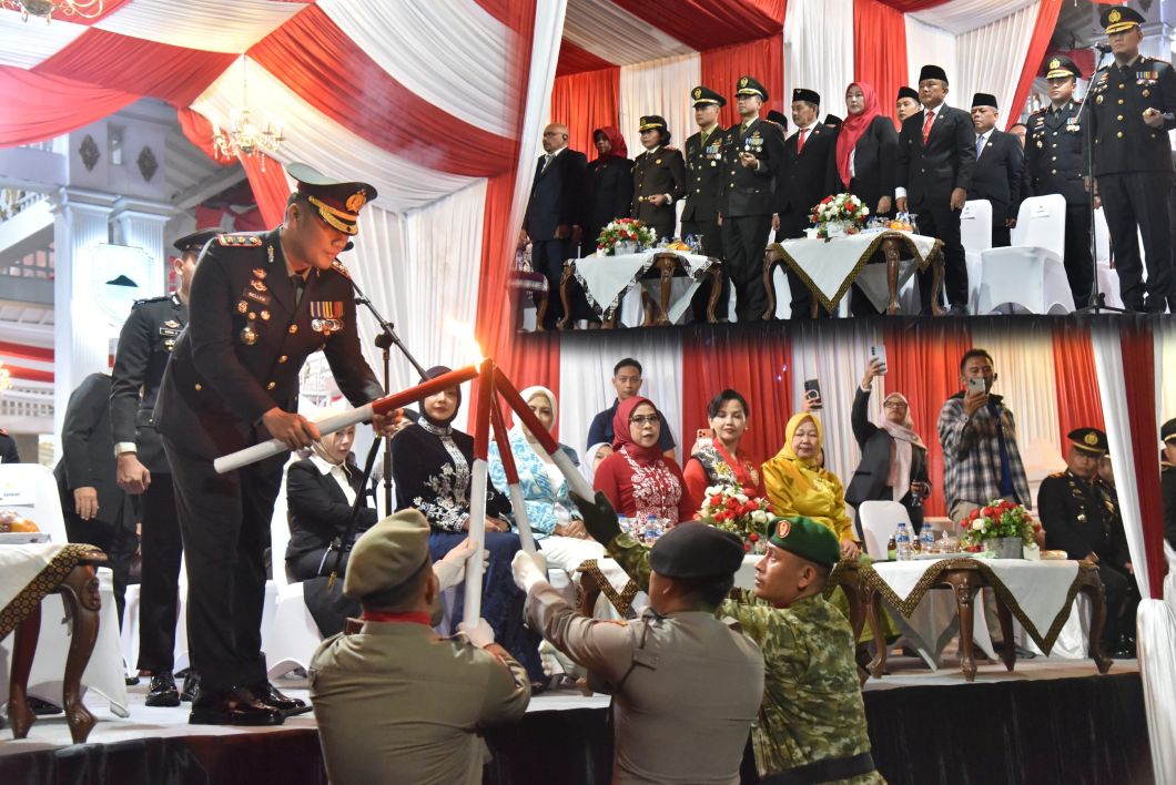 Malam Jelang HUT ke-81 RI, Kuningan Gelar Upacara Taptu dan Pawai Obor