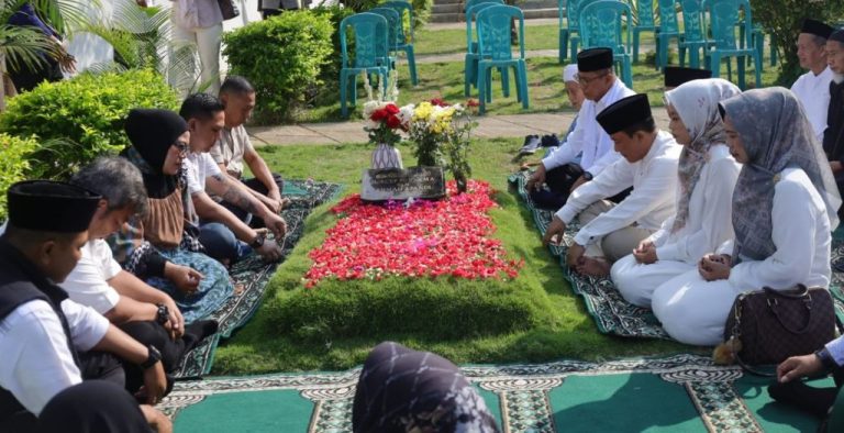 Pemkab Kuningan Gelar Ziarah ke Makam 21 Mantan Bupati dan Leluhur Dalam Rangkaian Hari Jadi ke-528