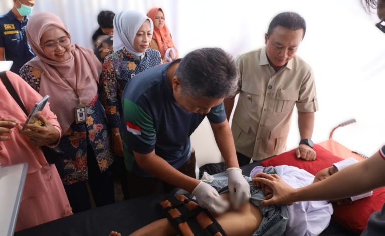 151 Anak di Kuningan Ikut Khitanan Massal Gratis di Momen Hari Jadi ke-528