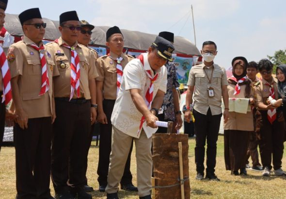 Buka Kemah Bakti Pramuka Kesetaraan di Kuningan